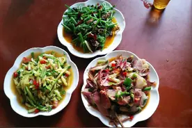 俗语“菜不摆三，筷不成五，席不成六”是何意思，餐桌礼仪要谨记图片