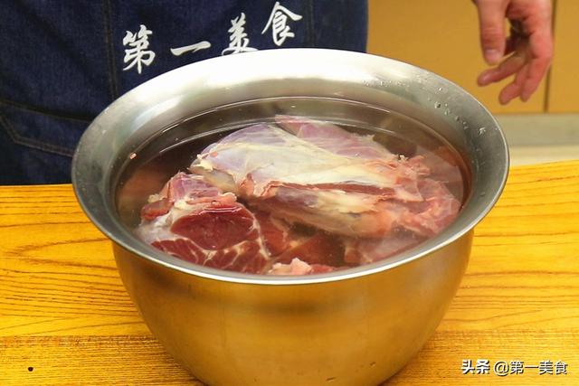 这才是酱牛肉最正宗的做法！3泡3酱入味足，酱香浓郁、不散花