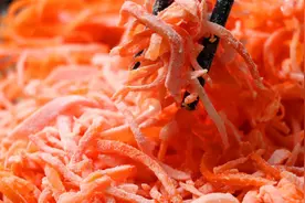 胡萝卜蒸出来的口感原来这么好！教你做“粉蒸胡萝卜”香甜筋道视频封面