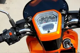 配14寸轮胎，前后碟刹+CBS及边撑熄火，这款125踏板车怎么样？图片