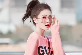 白鹿品牌代言街拍写真，身穿粉色尽显初夏甜美清新气息，灵动迷人图片