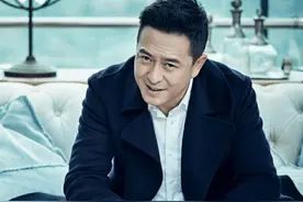 张嘉译：与央视主持离婚，转身娶金马影后，这个男人不简单图片