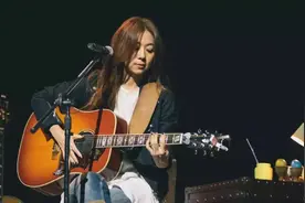 陈绮贞43岁了，她唱的还是我们的18岁图片