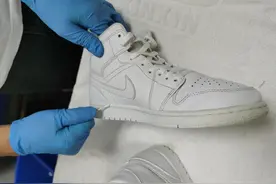 时尚女生经营洗鞋店，成功圆创业梦想图片