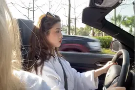 《心动的信号4》女四小孔什么背景？开豪车富家千金身份曝光图片