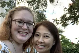澳洲华裔女患罕见怪病说话“变味”终遇病友相拥而泣图片