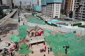 就在4月18日，济南有着400年历史的三圣庙整体迁移了图片