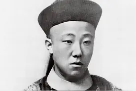 建国后毛主席接见清朝禁卫军司令，笑道：长得不像征战沙场大将军图片