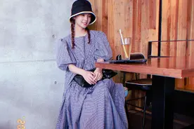 李荣浩是娶了个18岁的老婆吧，杨丞琳麻花辫配灯笼袖裙，太嫩了图片