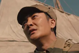 大敌当前，军人竟坐在城头开怀痛饮，被上级撞见后反而升了职图片