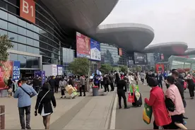 武汉举办全国最大的食品展，武汉国博中心12展馆图片