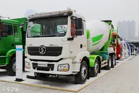城郊之间运输水泥，8X4标载混凝土搅拌车该如何选择？图片