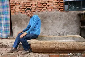 山西大爷家有百年石槽，四面雕花8000不卖，看看啥样图片