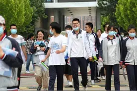 估分710遭群嘲的父亲，公布儿子高考分数，网友被狠狠打脸图片
