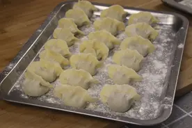 包好饺子，有人直接放冰箱有人先煮熟，都不对！教你正确做法图片