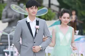 明星婚礼之伴郎伴娘入场，郑爽紫裙甜美，王鸥韩庚养眼图片