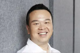 被毒杀的董事长的39年：爱游戏，爱《三体》，33岁成百亿富翁图片