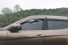 家长一定要让孩子学会的自救小技巧，假如不幸被锁车上该如何自救图片