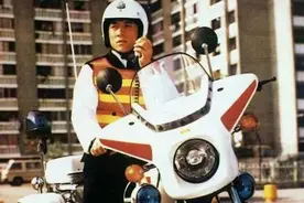 6部成龙的动作电影《警察故事》系列百看不厌的经典图片