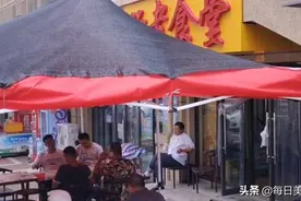 青岛出租车司机的宝藏小店，15块钱管饱，饮料免费喝图片