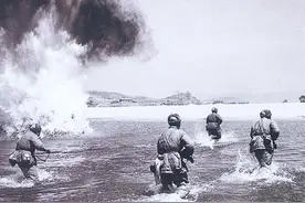 他赤着脚在冰天雪地中追得敌人吐血——威震敌胆的“追击英雄”图片