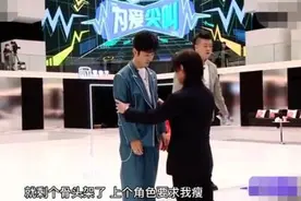 当尹正看到瘦了20斤的黄晓明，满脸羡慕调侃：裤衩都小了吧？图片