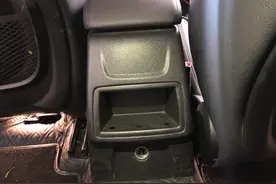 分享一下宝马1系出风口安装过程图片