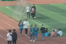 夏天热死不脱衣，冬天冻死不穿袄，现在的中学生到底怎么了？图片