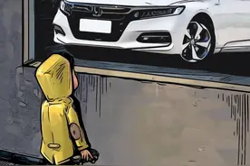 橱窗外看车的小男孩图片