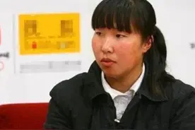 她奥运会共获奖牌19枚，奖金被扣20万，为生活街头带娃卖菜图片