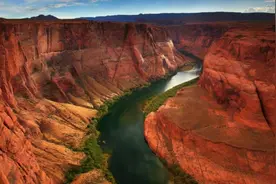 “地球最大的伤口”仍在扩大，深达2公里，未来可能形成第八大洲图片