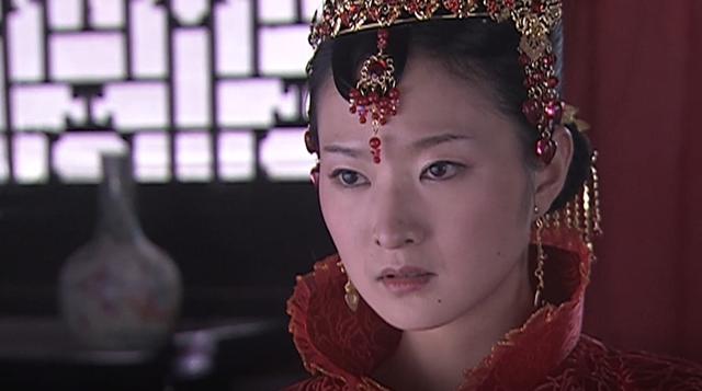 一部讽刺婚姻的电影！结婚12年妻子无法生育，丈夫却纳丫鬟为妾