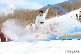 吉林北大湖滑雪度假区第八届光猪节：面向全省人民免费开放图片