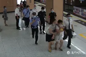 紧急！厦门地铁站内孩子突然抽搐咬舌，幸好有他们图片
