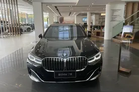 4座+V12才叫真豪华！宝马7系到店实拍，S级都黯然失色？图片