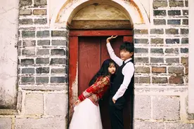 接新娘一般需要几个人，新郎要带什么图片