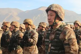 军内罕见！人武部政委提升任合成旅旅长图片