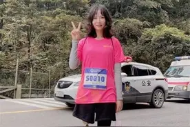 13年前，汶川地震中的断腿女孩，13年后遇到了救命的解放军战士图片