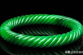 宋美龄珍藏一生的翡翠手镯，你知道是怎么得来的吗？图片