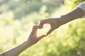 一个男人真心爱一个女人是装不出来的，这7种表现就是最好的证明图片