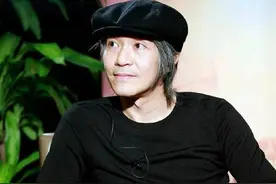 真以为周星驰破产了？近二十年电影没亏过，身价早已数十亿图片