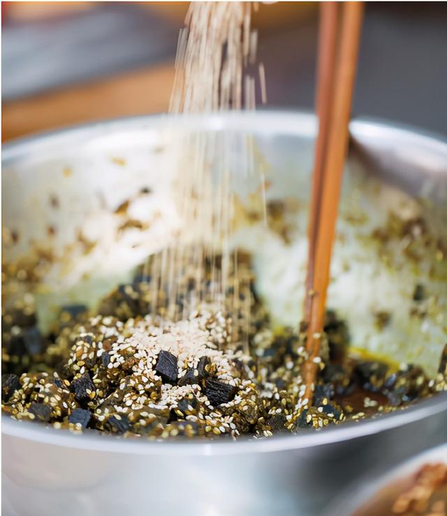 跷脚牛肉：乐山人的市井和江湖