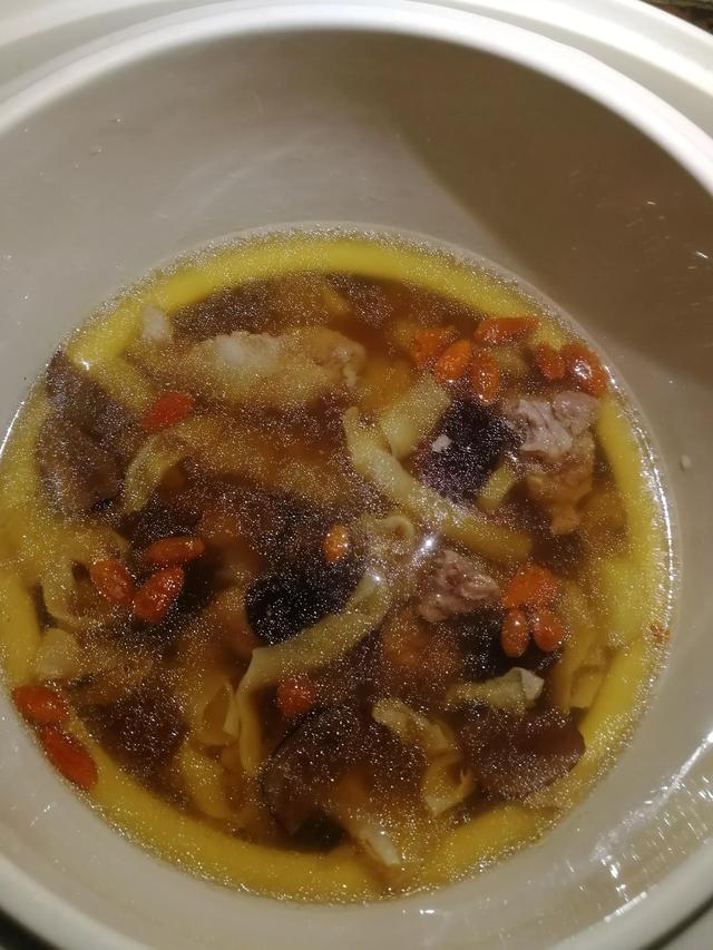 咳嗽可以喝花生花胶汤吗 咳嗽可以喝花生花胶汤吗宝宝