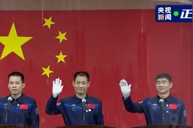 “我们三位帅哥满怀信心迎接一切挑战！”图片