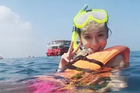 杨颖打破55分身材传闻！高开叉泳衣秀甘蔗腿，这哪像三岁孩子妈？图片