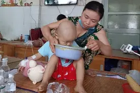 越南女子时隔8年才要二胎结果孩子患脑瘫，之后生个女儿又患癌症图片