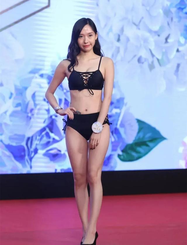 大学游泳课鸡皮肤