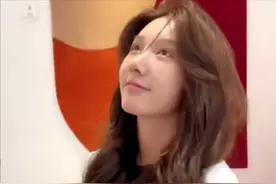 吴亦凡被曝结婚生子后！都美竹现身会所做发型，满脸堆笑心情很好图片