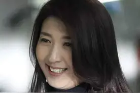 国家一级演员闫学晶，亲手拔掉父亲氧气管，45岁还坚持生二胎图片