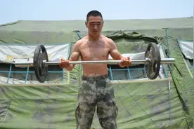 一练到底！防空兵“肌肉铠甲”持续打造中图片